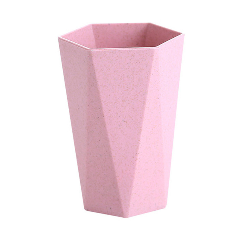 Weizenstroh -Rhombus -Wasserbecher